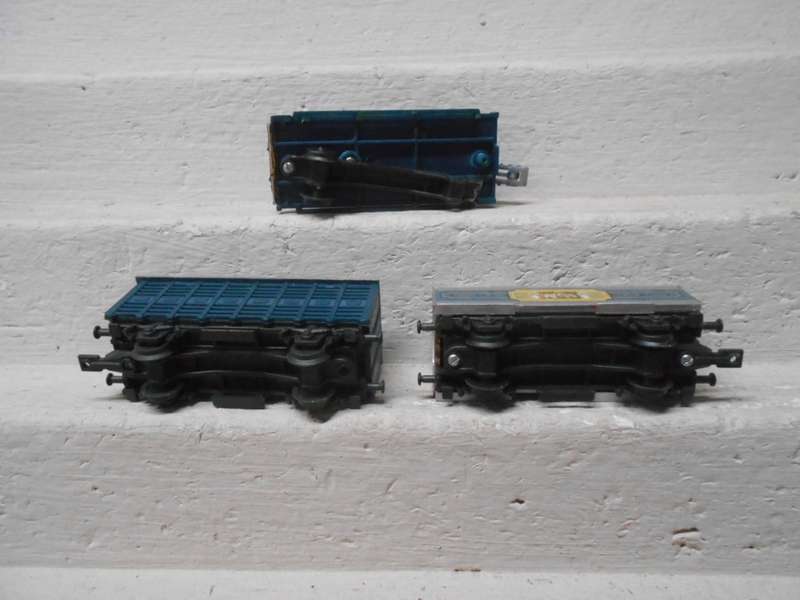 HO SCALE - NEWRAY - ENTRY LEVEL WAGONS - X3