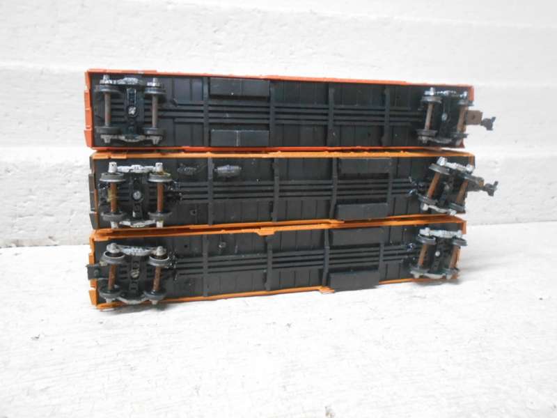HO SCALE - X3 56 FT BOX CARS
