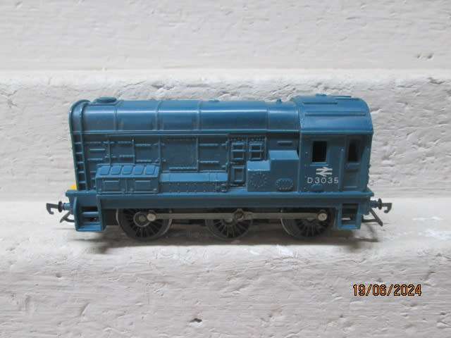 OO SCALE - TRIANG - BLUE BR DIESEL LOCOMOTIVE