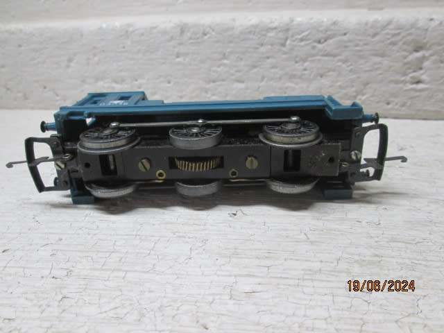 OO SCALE - TRIANG - BLUE BR DIESEL LOCOMOTIVE