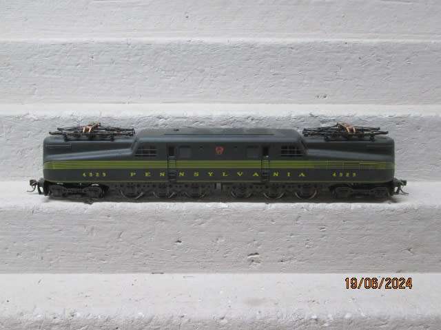 HO SCALE - RIVEROSSI - DARK GREEN PENNSYLVANNIA - GG1 ELECTRIC LOCOMOTIVE - BOXED