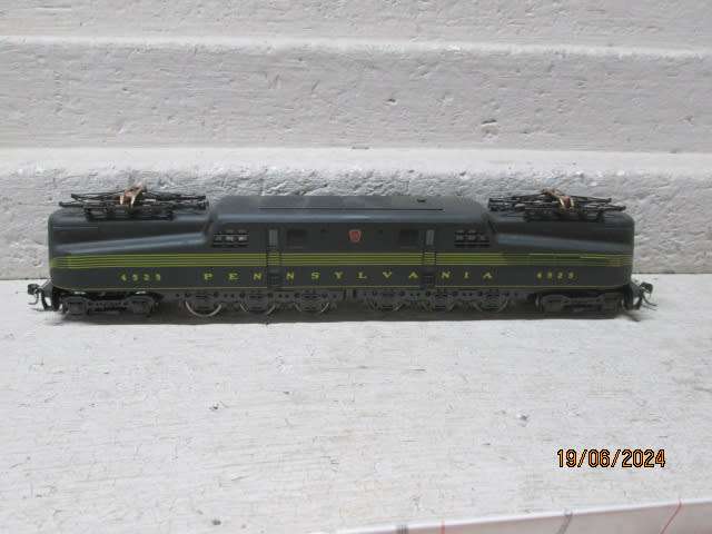 HO SCALE - RIVEROSSI - DARK GREEN PENNSYLVANNIA - GG1 ELECTRIC LOCOMOTIVE - BOXED