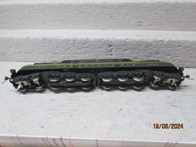 HO SCALE - RIVEROSSI - DARK GREEN PENNSYLVANNIA - GG1 ELECTRIC LOCOMOTIVE - BOXED