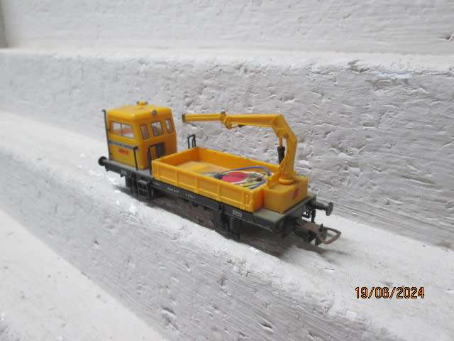 HO SCALE - TRACK MAINTENANCE LOCOMOTIVE