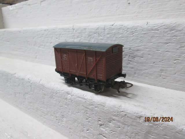 HO SCALE - LIMA - SHORT SR BOX CAR