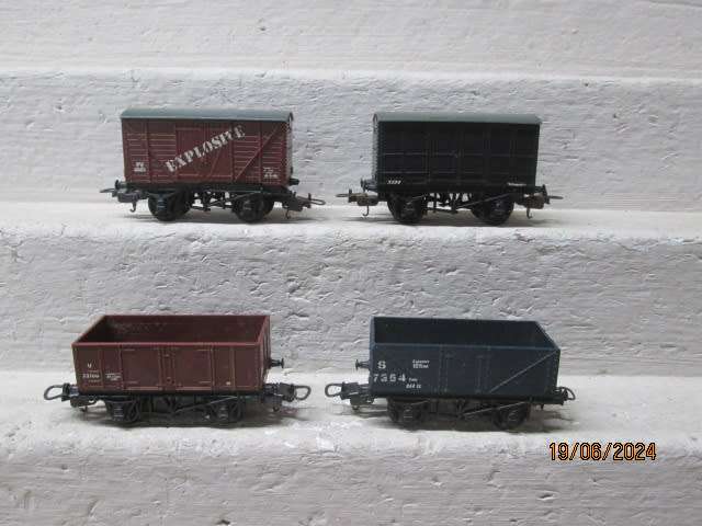 HO SCALE - LIMA - SAR - CALIDON GOODS TRUCKS - X4