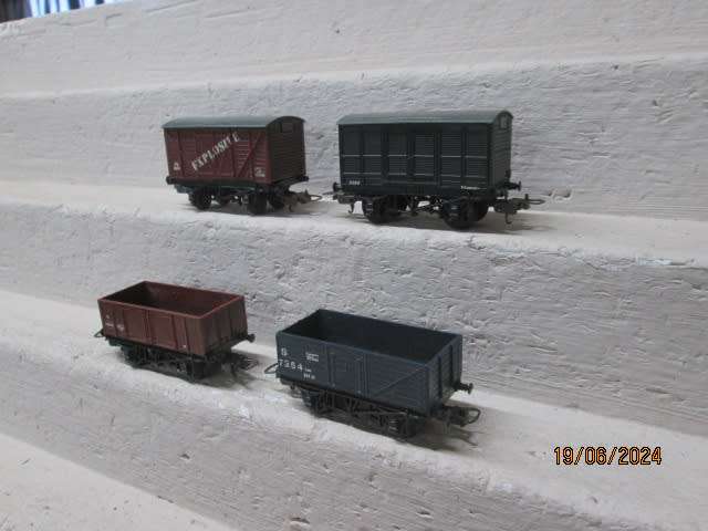 HO SCALE - LIMA - SAR - CALIDON GOODS TRUCKS - X4
