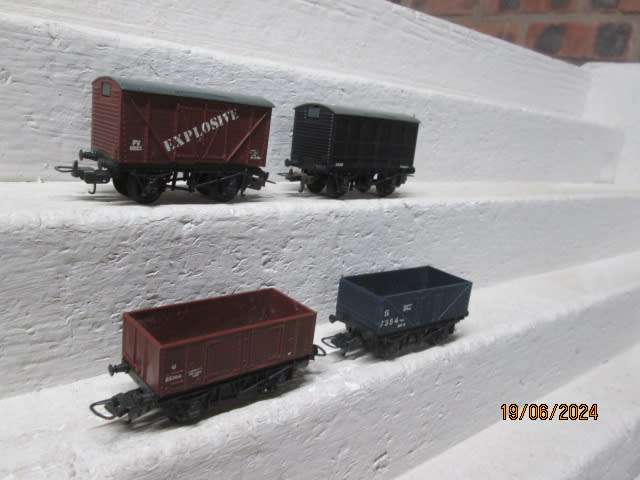 HO SCALE - LIMA - SAR - CALIDON GOODS TRUCKS - X4