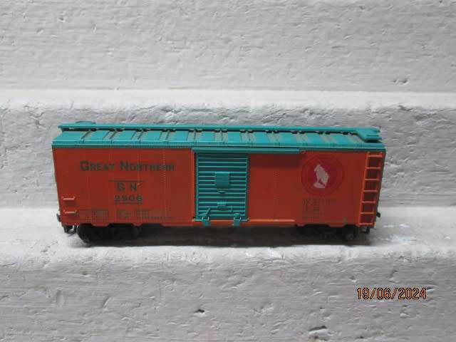 HO SCALE - GREAT NORTHERN - 41 FOOT BOX CAR