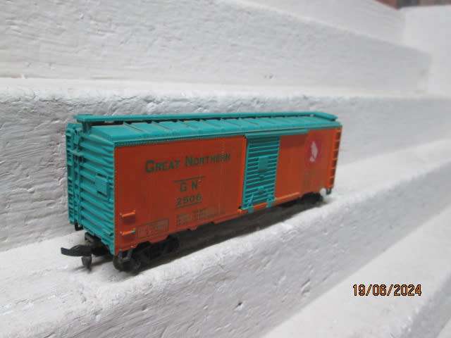 HO SCALE - GREAT NORTHERN - 41 FOOT BOX CAR