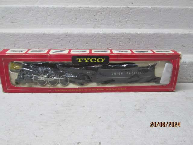 HO SCALE - TYCO - 4-6-2 UNION PACIFIC - STEAM LOCOMOTIVE - BOXED