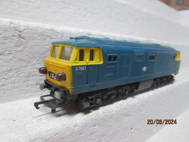 HO SCALE - HORNBY - BR DIESEL LOCOMOTIVE