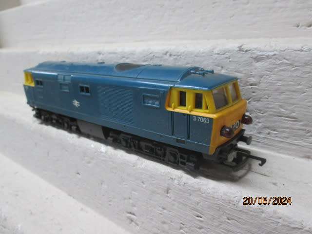 HO SCALE - HORNBY - BR DIESEL LOCOMOTIVE