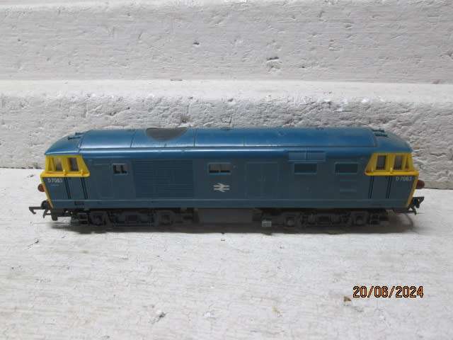 HO SCALE - HORNBY - BR DIESEL LOCOMOTIVE
