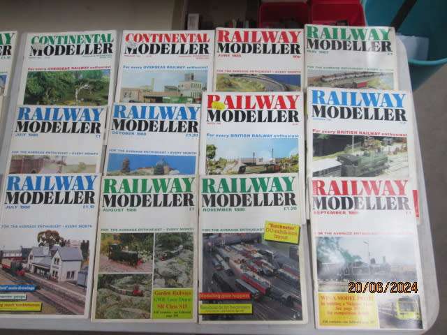 MAGAZINES - RAILWAY MODELLER - X12 MAGAZINES