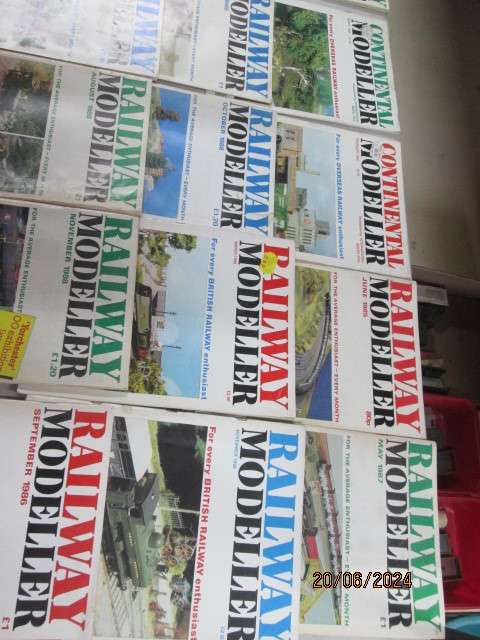 MAGAZINES - RAILWAY MODELLER - X12 MAGAZINES