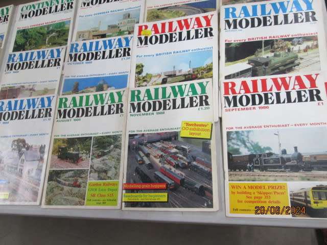 MAGAZINES - RAILWAY MODELLER - X12 MAGAZINES