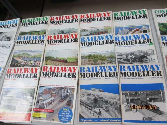 MAGAZINES - RAILWAY MODELLER - X12 MAGAZINES