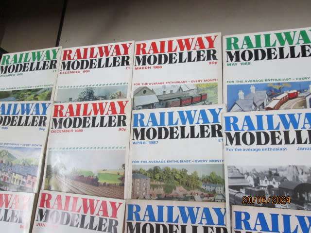 MAGAZINES - RAILWAY MODELLER - X12 MAGAZINES