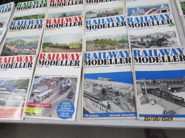 MAGAZINES - RAILWAY MODELLER - X12 MAGAZINES