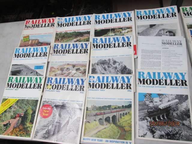 MAGAZINES - RAILWAY MODELLER - X12 MAGAZINES