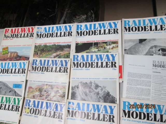 MAGAZINES - RAILWAY MODELLER - X12 MAGAZINES