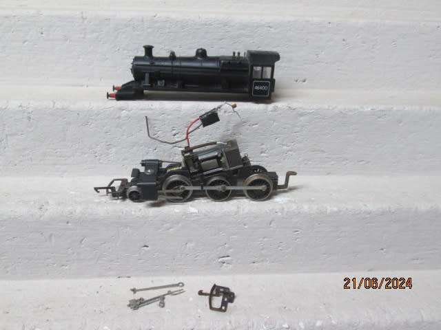 OO SCALE - HORNBY - 2-6-0 BLACK - STEAM LOCOMOTIVE