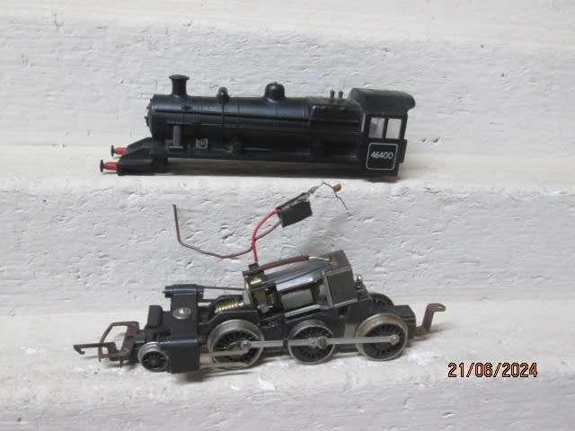 OO SCALE - HORNBY - 2-6-0 BLACK - STEAM LOCOMOTIVE