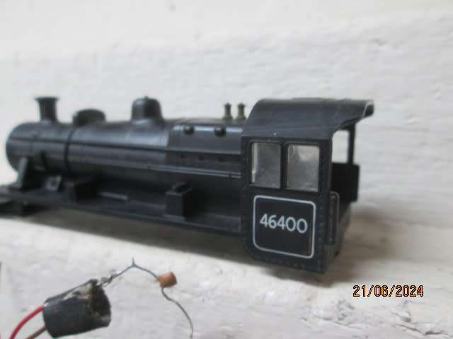 OO SCALE - HORNBY - 2-6-0 BLACK - STEAM LOCOMOTIVE