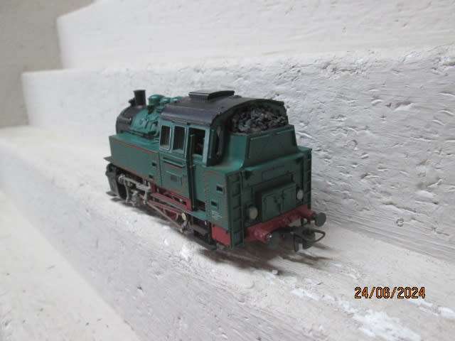HO SCALE - ROCO - 0-6-0 GREEN STEAM LOCOMOTIVE - BOXED