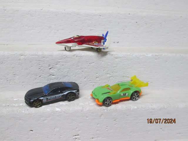 DIE CAST - HOTWHEELS - VEHICLES - X3