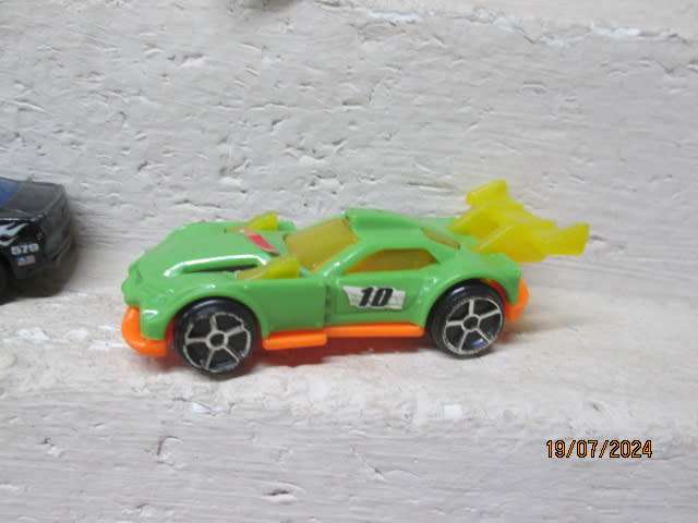 DIE CAST - HOTWHEELS - VEHICLES - X3