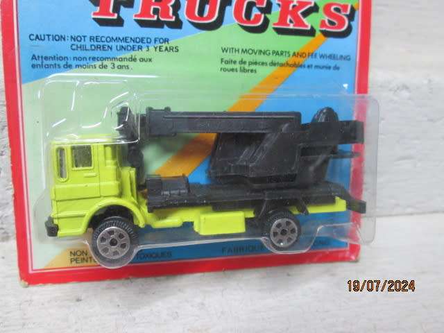TIN TOYS - CONSTRUCTION TRUCK WITH CRANE - BOXED