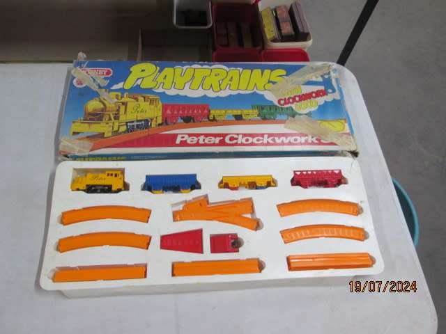 OO SCALE - HORNBY - CLOCKWORK - TRAIN SET - BOXED