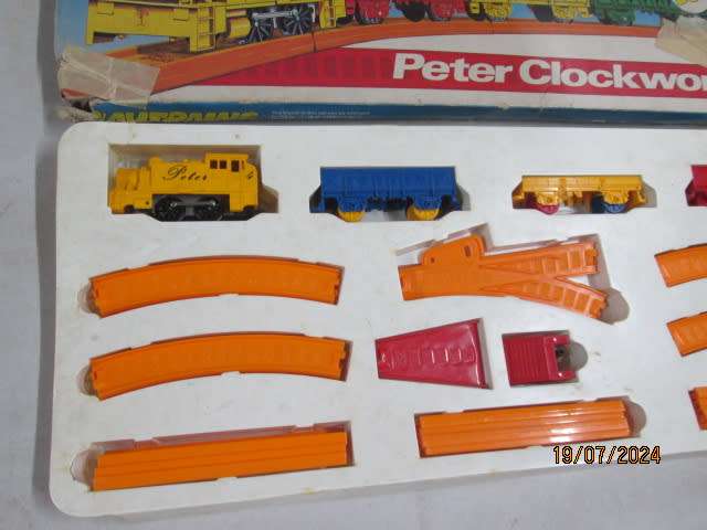 OO SCALE - HORNBY - CLOCKWORK - TRAIN SET - BOXED
