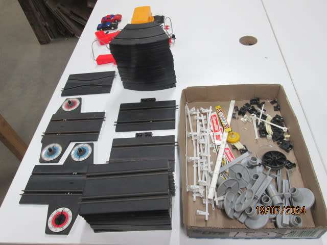 SPEEDTRAX - GRAND TOURISM SLOT CAR - 1:43 SCALE - SET