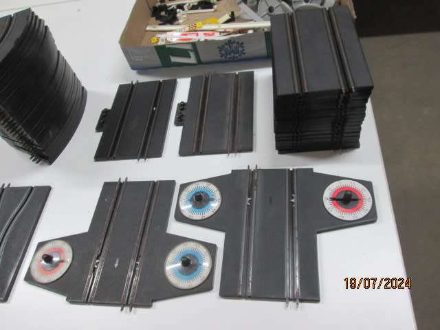 SPEEDTRAX - GRAND TOURISM SLOT CAR - 1:43 SCALE - SET