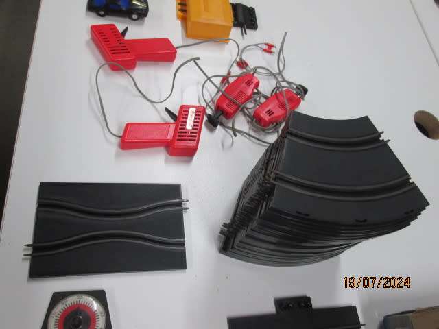 SPEEDTRAX - GRAND TOURISM SLOT CAR - 1:43 SCALE - SET