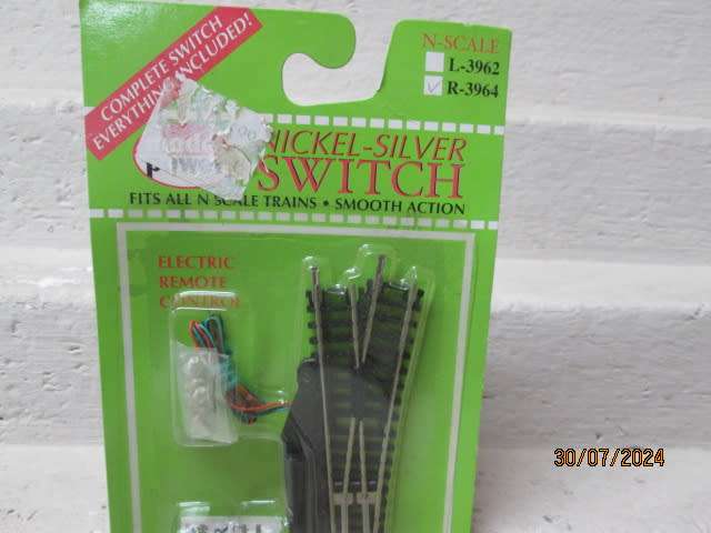 N SCALE - MODEL POWER - ELECTRIC RIGHT HAND POINT - BOXED