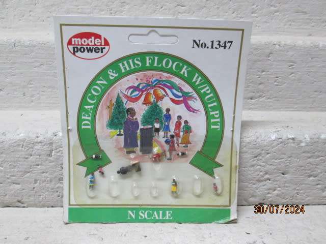 N SCALE - MODEL POWER - FIGURINES - DECAN AND FLOCK WITH PULPIT - BOXED