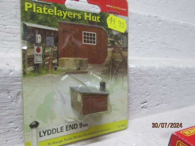 N SCALE - HORNBY - RESIN BUILDINGS - X3 - BOXED