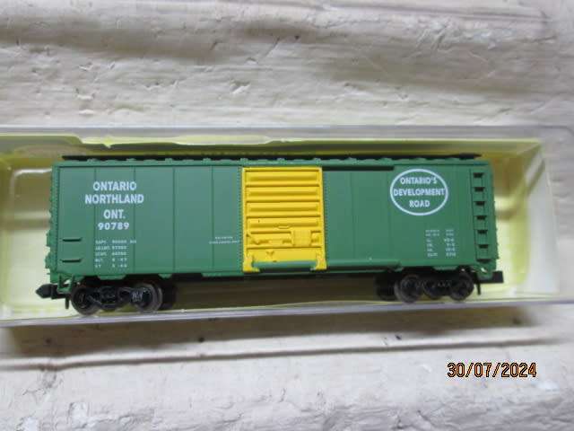 N SCALE - MODEL POWER - GREEN BOX CAR - BOXED