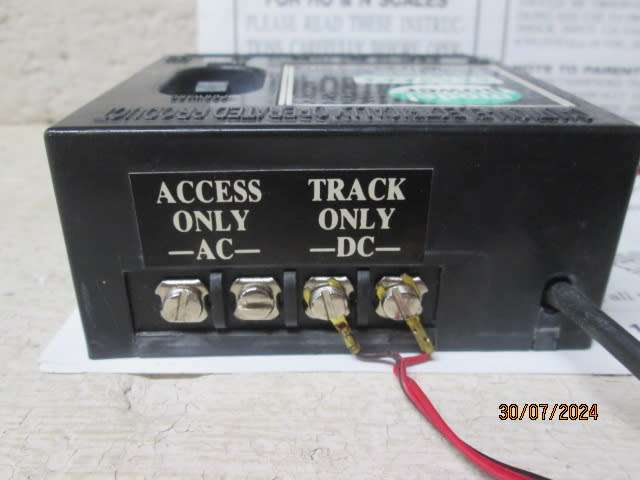 HO SCALE - MODEL POWER - TRANSFORMER/CONTROLLER