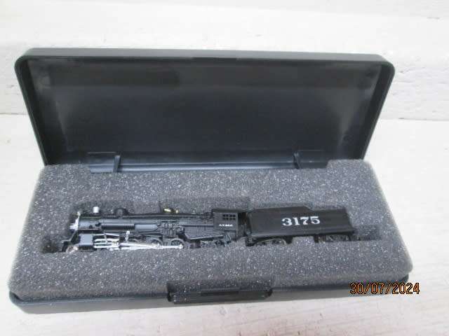 N SCALE - MODEL POWER - 2-8-2 SANTE FE STEAM LOCOMOTIVE - BOXED