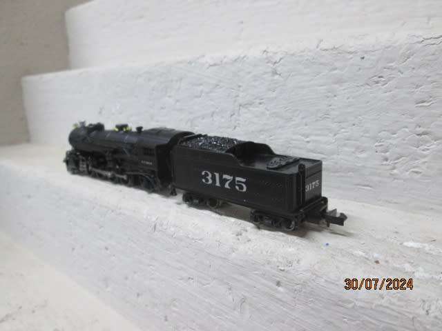 N SCALE - MODEL POWER - 2-8-2 SANTE FE STEAM LOCOMOTIVE - BOXED
