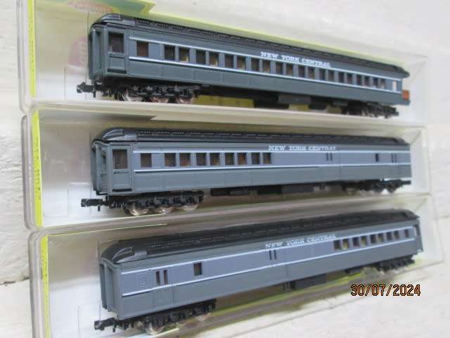 N SCALE - MODEL POWER - NEW YORK CENTRAL -  X3 COACHES - BOXED