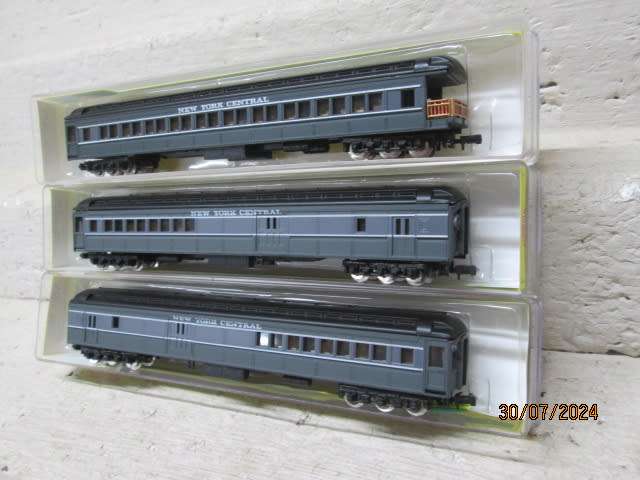 N SCALE - MODEL POWER - NEW YORK CENTRAL -  X3 COACHES - BOXED