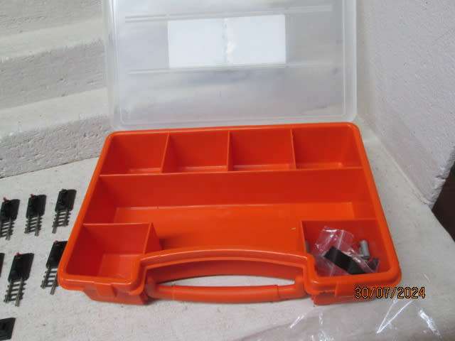 N SCALE - LARGE AMOUNT NICKLE SILVER SET TRACK + BUFFER STOPS - CARRY CASE