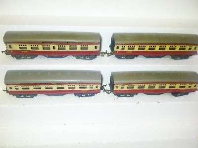 TRI-ANG 00 COACHES - X4