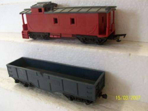 TRI-ANG 00 X2 GOODS (MADE IN SOUTH AFRICA)